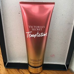 🎁3/$28🎁. Finale price $10
VS Temptation